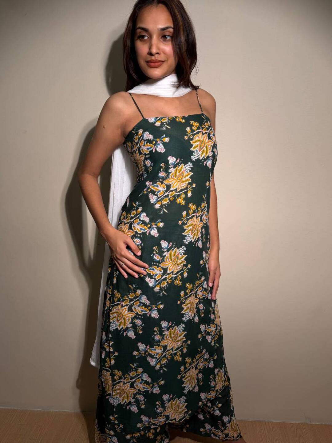 Emerald Green Sleeveless Straight Cut 3pc kurti Suit