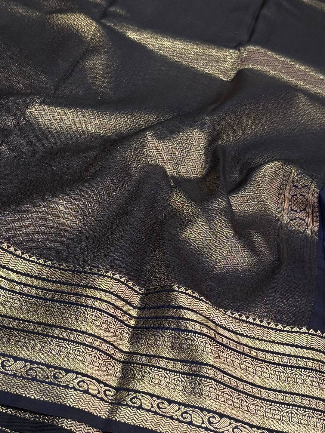 Off White With Midnight Blue Semi Kanchi Silk Saree