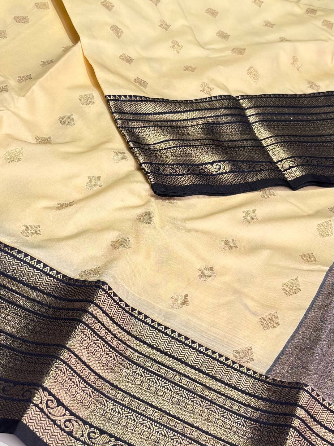 Off White With Midnight Blue Semi Kanchi Silk Saree