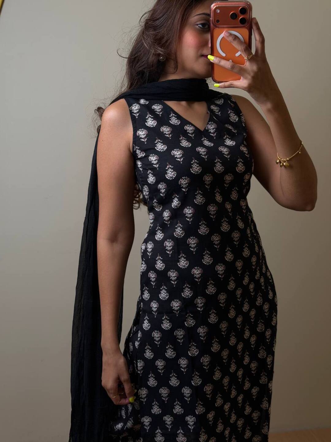 Black Sleeveless 3pc kurti Suit