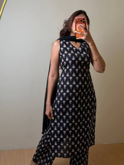 Black Sleeveless 3pc kurti Suit