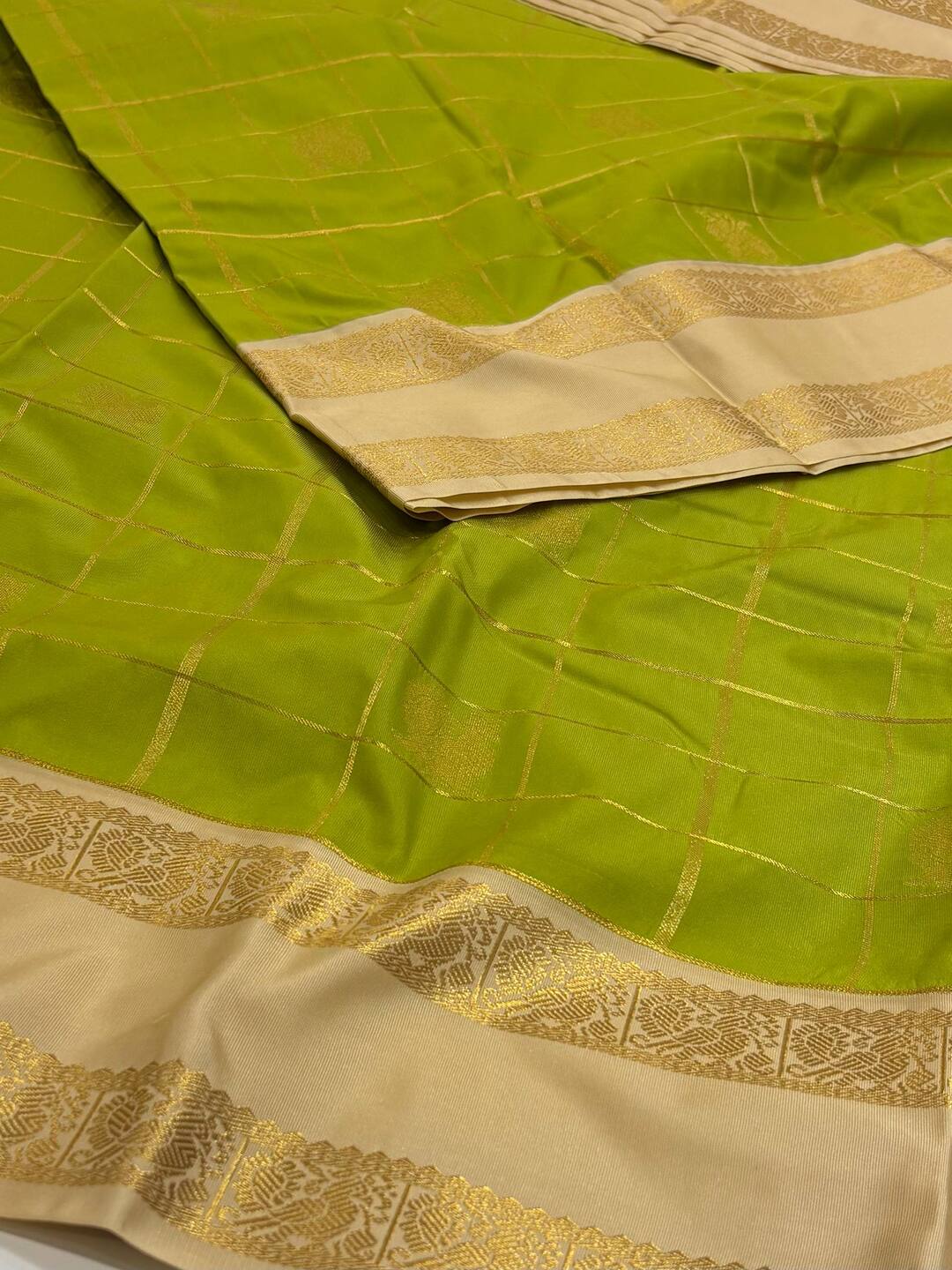 Apple Green Checked Semi Kanchi Silk Saree